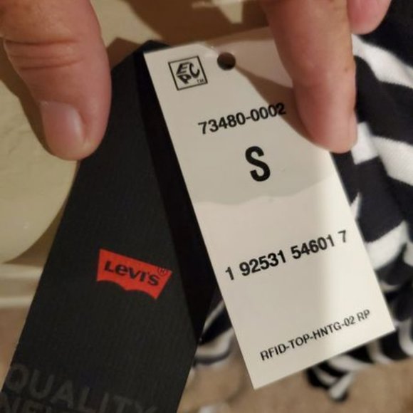 levis half top - Picture 5 of 6